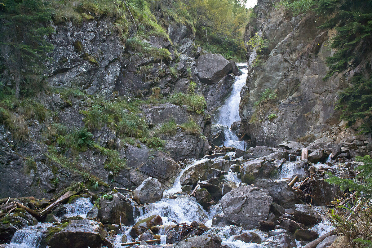Белый водопад на джипе
